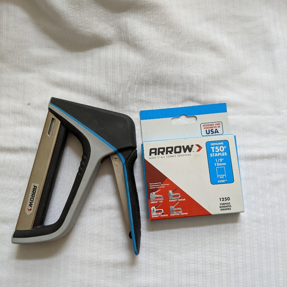 Staplegun and staples